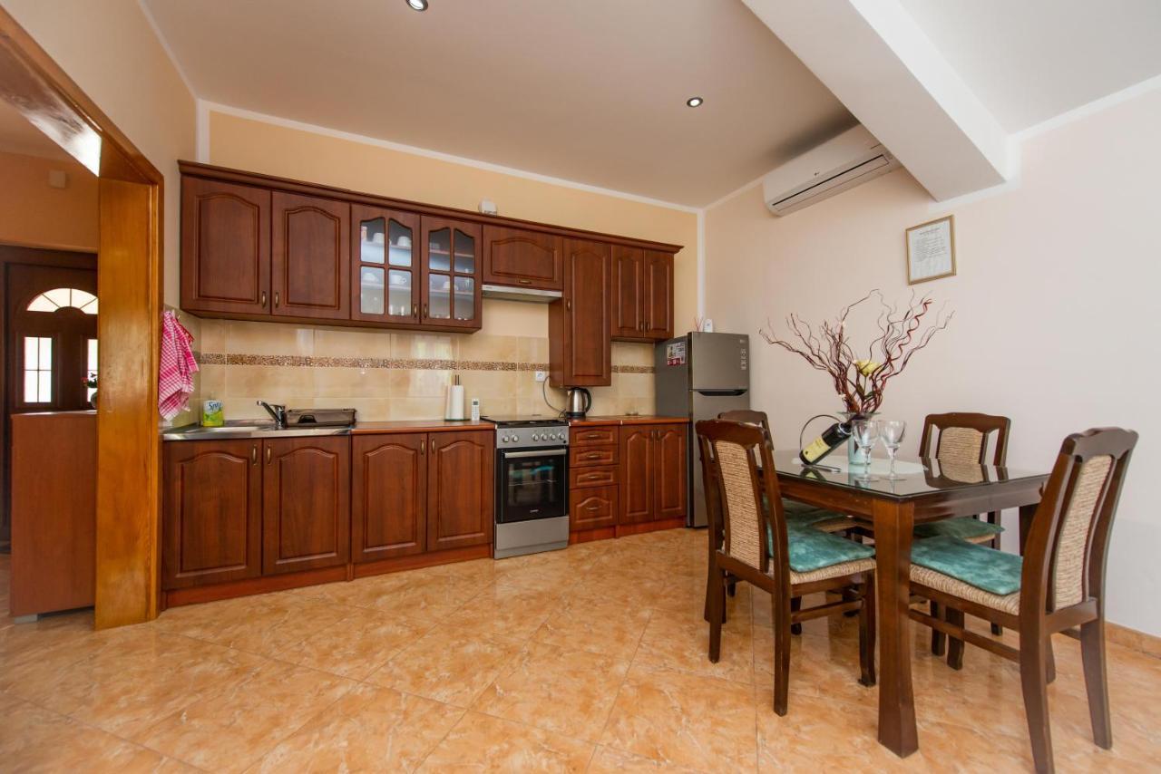 Apartment Milas Trojica *